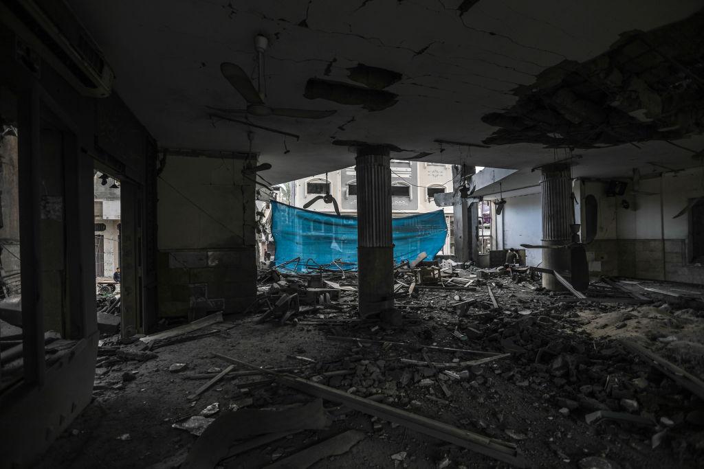 Israeli Forces Enter Gaza's Largest Hospital