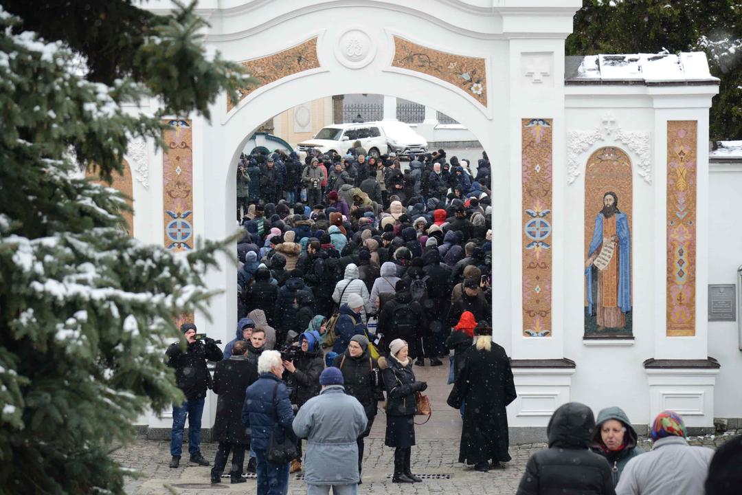Evicted Kyiv Monks Refuse to Leave Complex