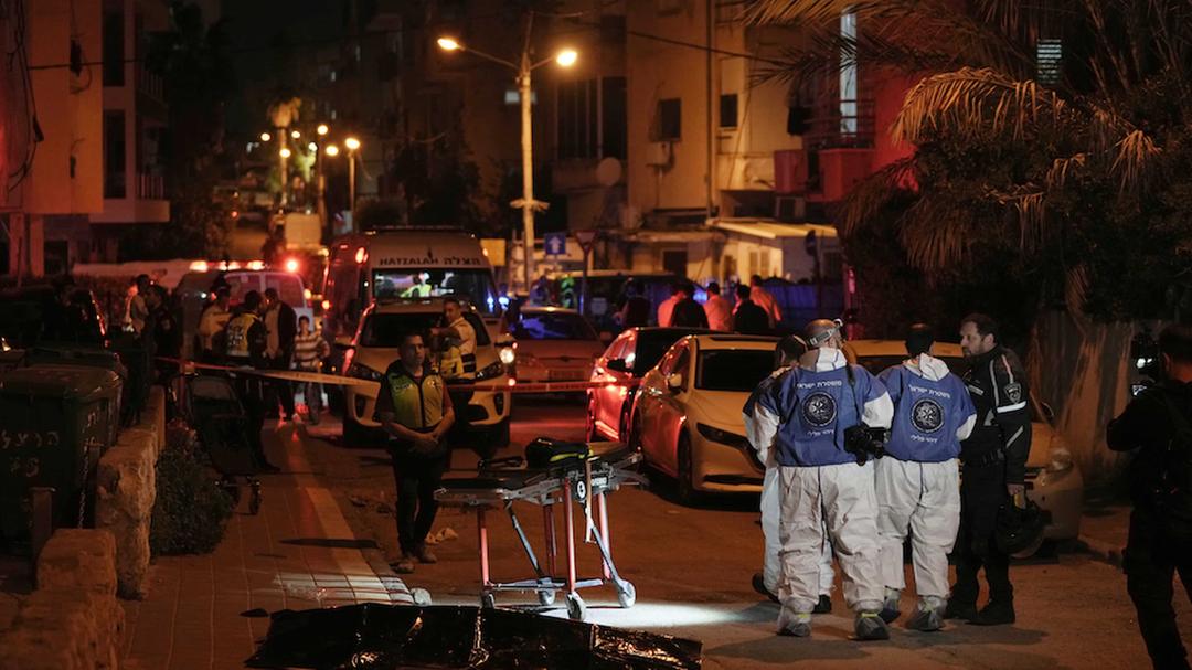 Gunman Kills 5 in Tel Aviv Suburb