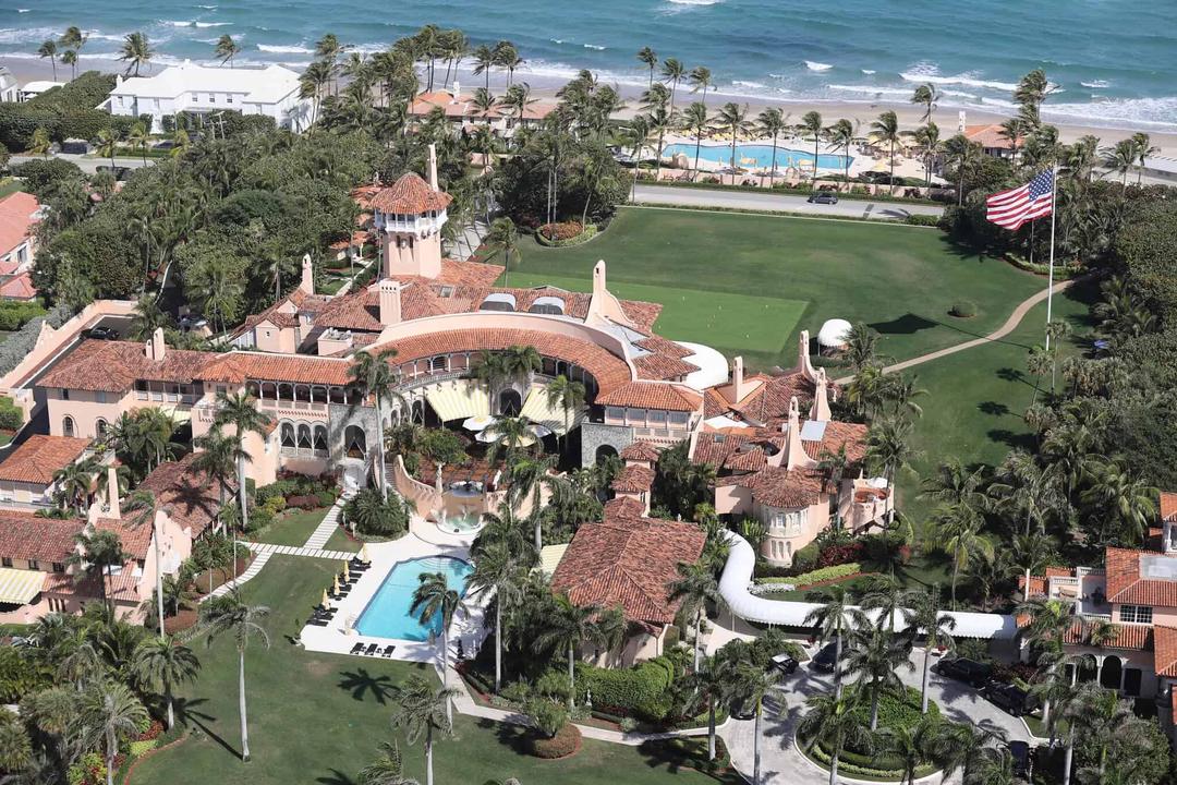 FBI Searches Trump's Mar-a-Lago Home