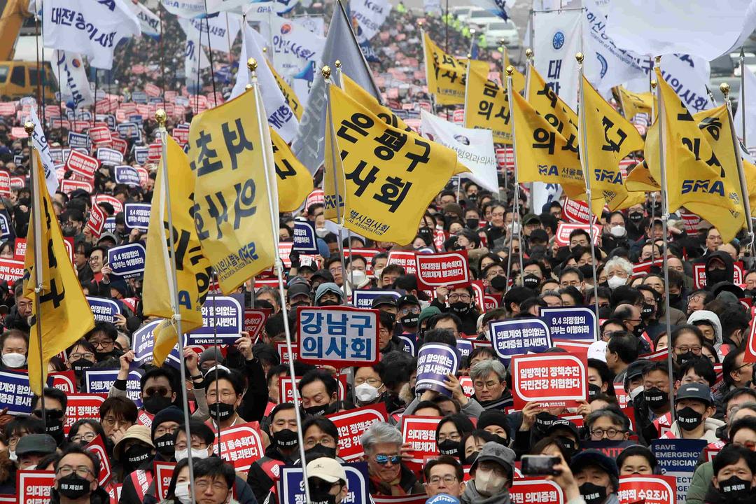 SKorea to Begin Suspending Licenses of Striking Doctors