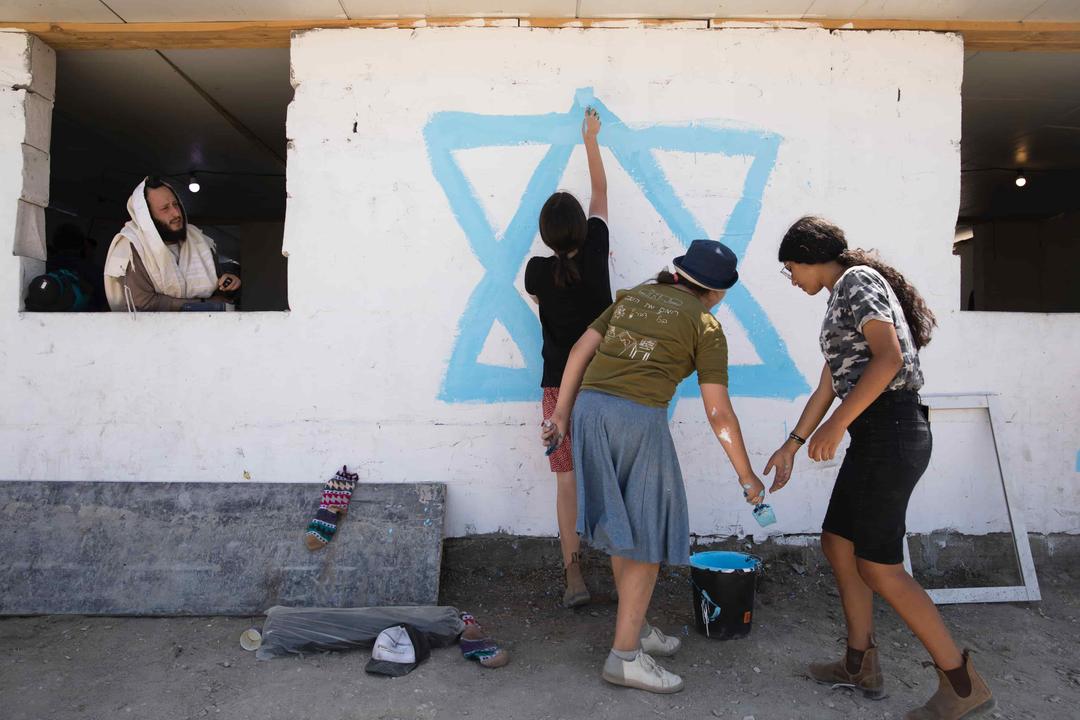 Israeli Settlers in West Bank Kill 2 Palestinians