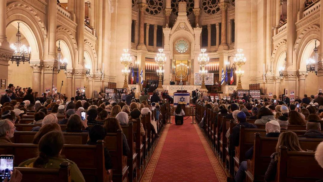 French Police Kill Suspect in Synagogue Arson