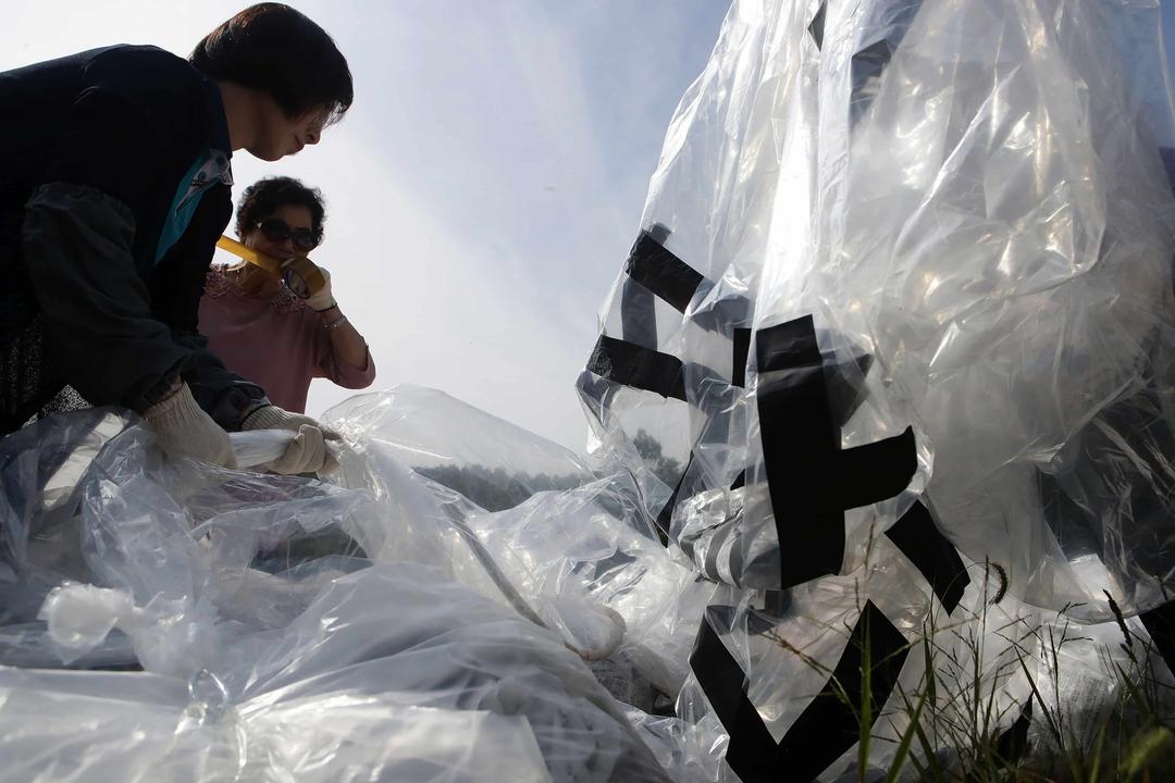 SKorea Resumes Loudspeaker Broadcasts in Response to NKorea Trash Balloons