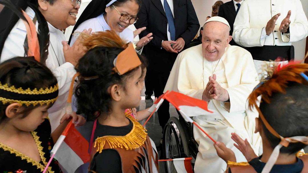 Pope Arrives in Indonesia, Kicks off 4-Nation Asia Trip