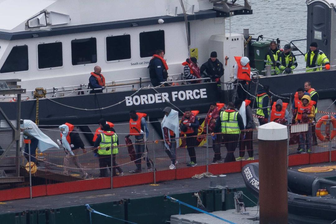 At Least 12 Migrants Die Trying to Cross English Channel