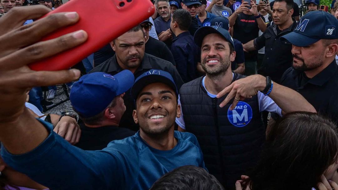 Brazil: Mayoral Candidate Attacks Rival with Chair on Live TV