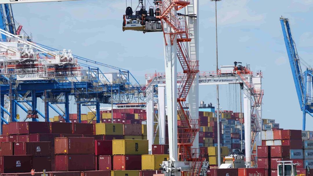 US East Coast Ports Face Possible Dockworkers' Strike