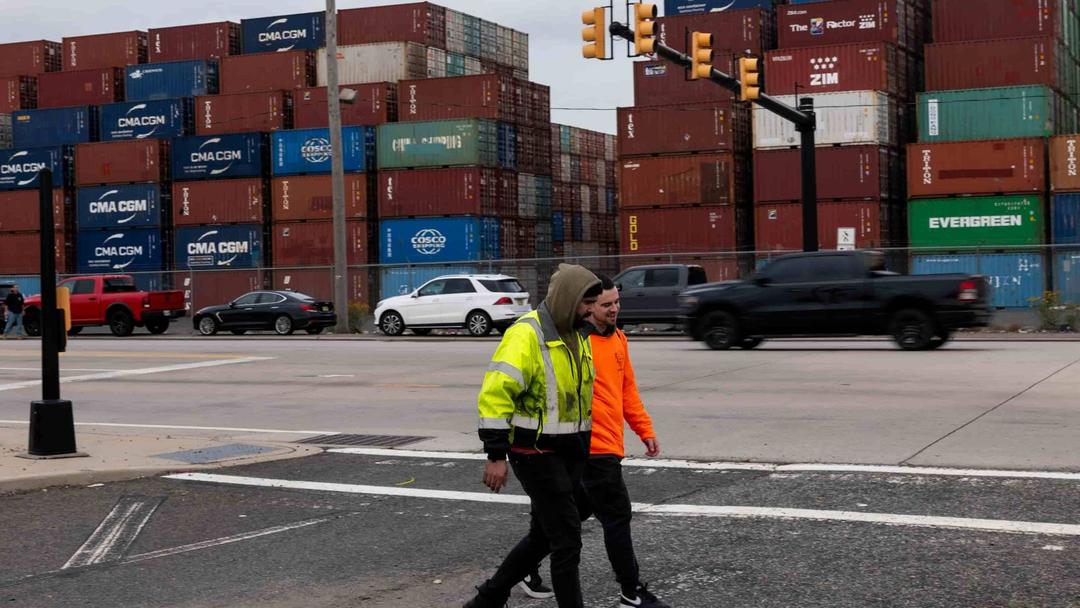 US East Coast Ports Shut as 45K Dockworkers Begin Strike