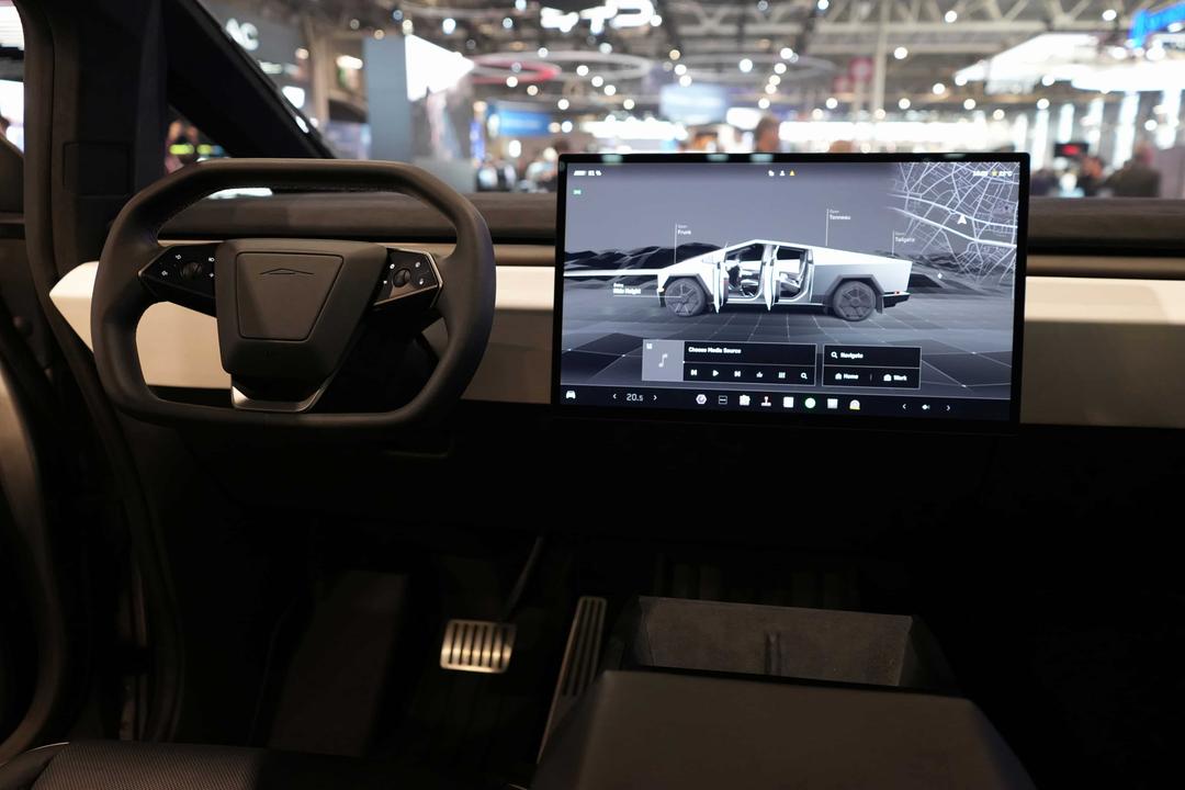 US Opens Probe Into Tesla's 'Full Self-Driving' System After Fatality