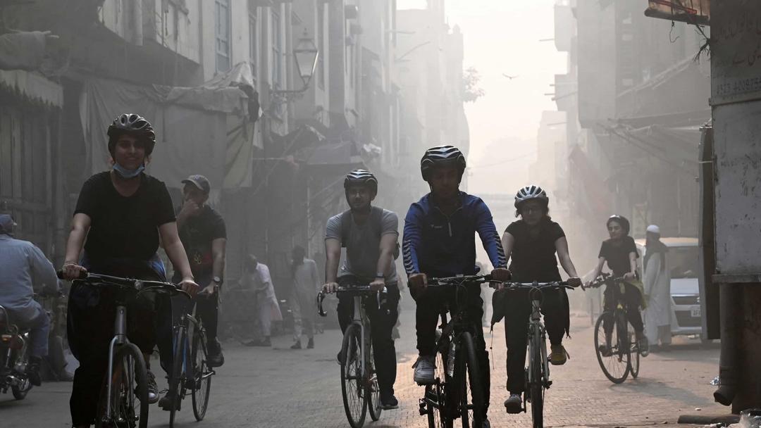 Pakistan: Schools Close in Lahore as Air Pollution Hits Record Level