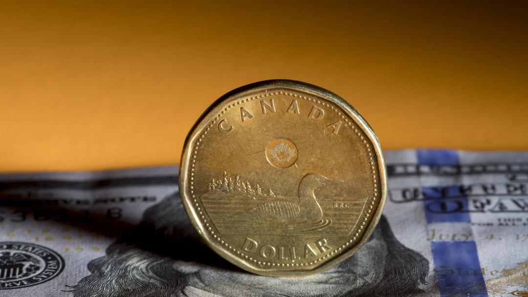 Canadian Loonie Hits 4-Year Low Amid Political Crisis