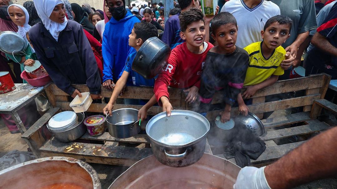 Reports: Israeli Forces Kill Palestinians Seeking Aid Near Distribution Site