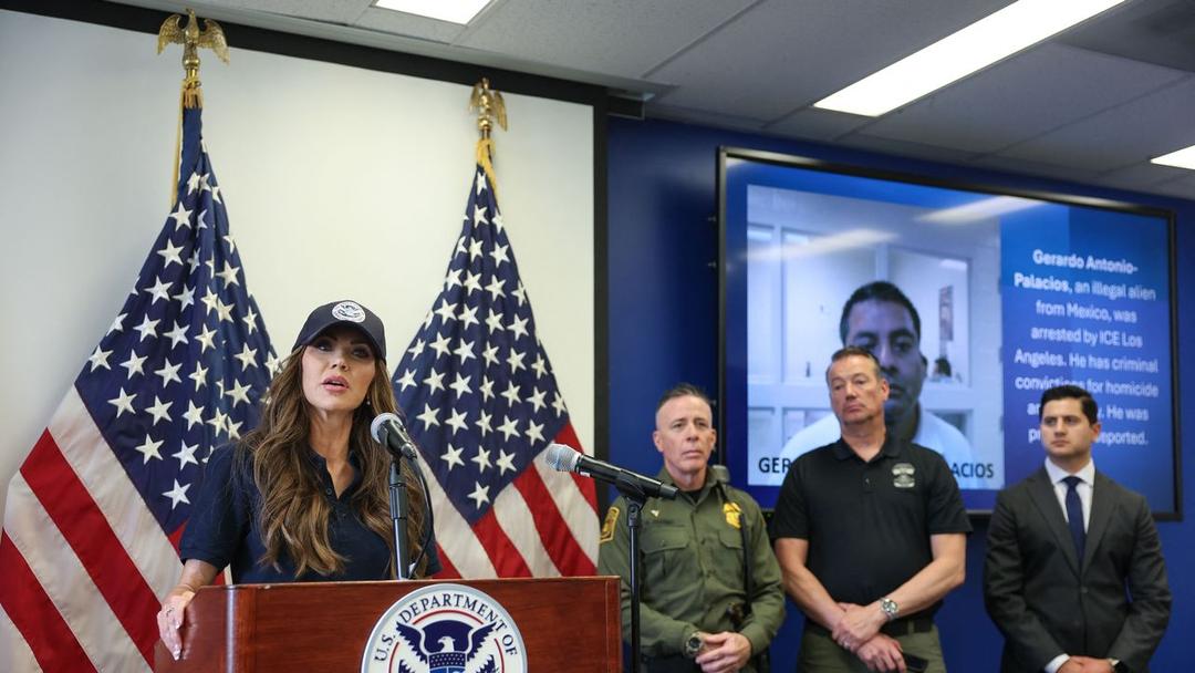 Trump Admin Orders 500K Foreign Nationals to Self-Deport