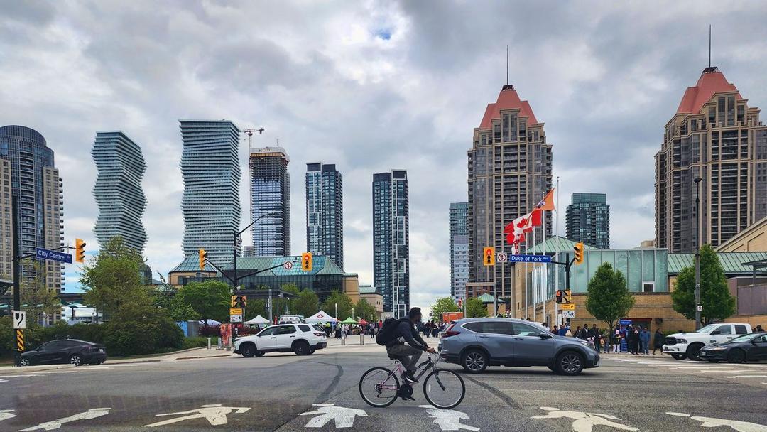 Canada's Population Growth Slows to Near-Zero in Q1 2025