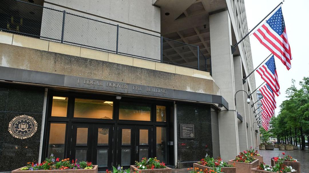 FBI Opens Criminal Probes Into Former CIA, FBI Directors