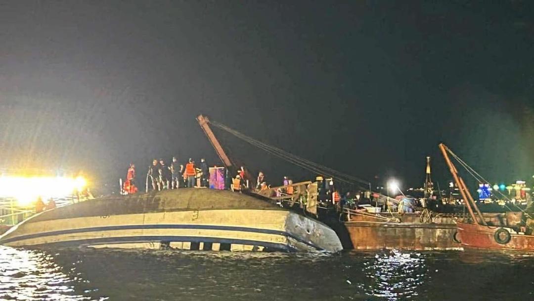 Vietnam: 35 Killed as Tourist Boat Capsizes in Ha Long Bay