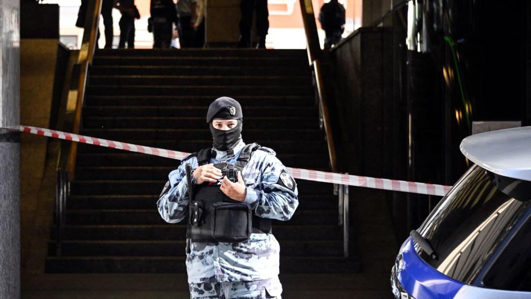 Russian Police Raid Media Outlet and Detain Editor-in-Chief