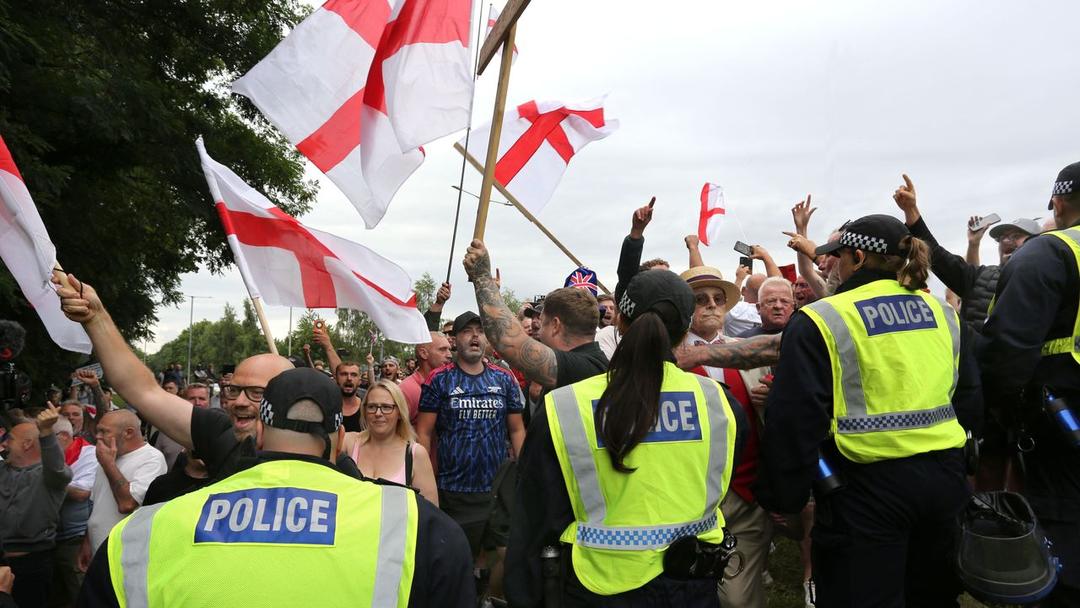 UK to Create Police Unit to Monitor Social Media Unrest