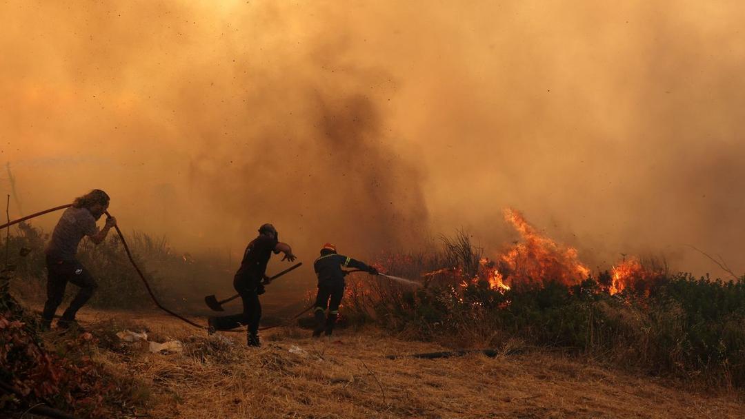 Wildfires Force Mass Evacuations Across Greece and Turkey