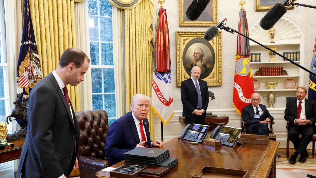 Trump Seeks Murdoch Deposition Over Epstein Story, Maxwell Appeals to Supreme Court