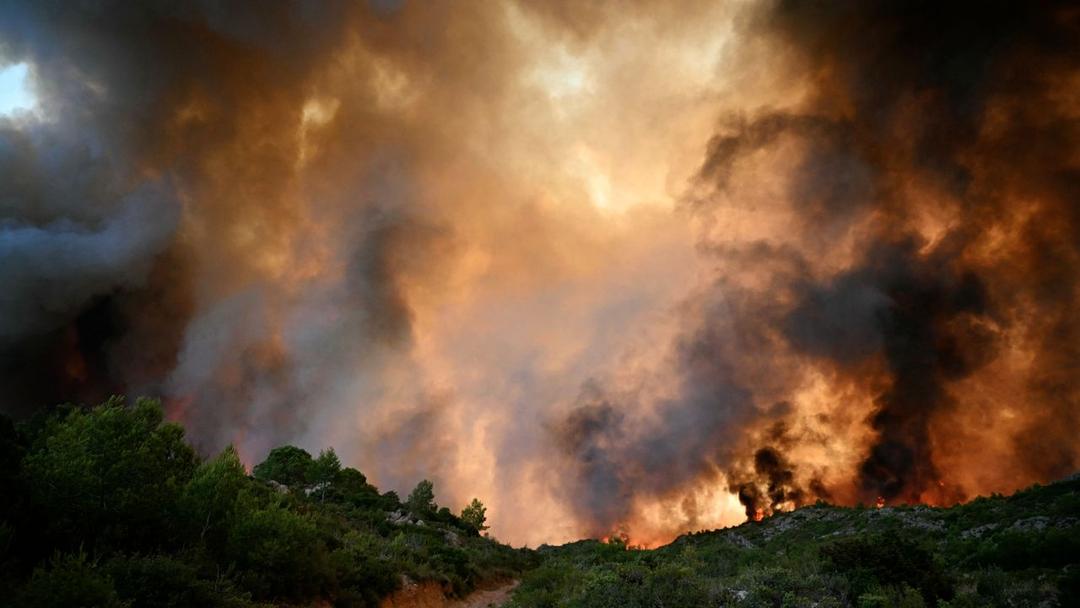 France Battles Largest Wildfire Since 1949
