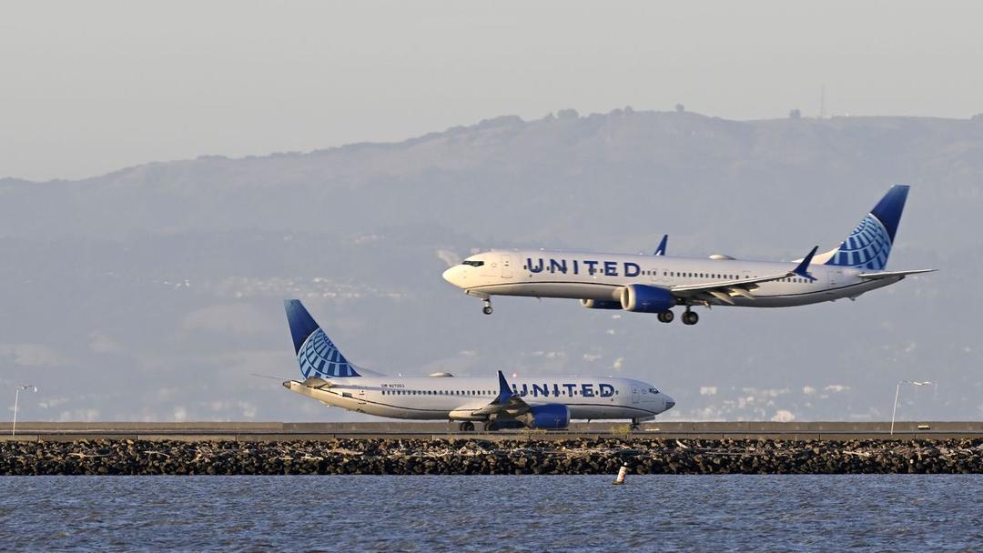 United Airlines Resumes Flights, Blames Internal Glitch for Delays