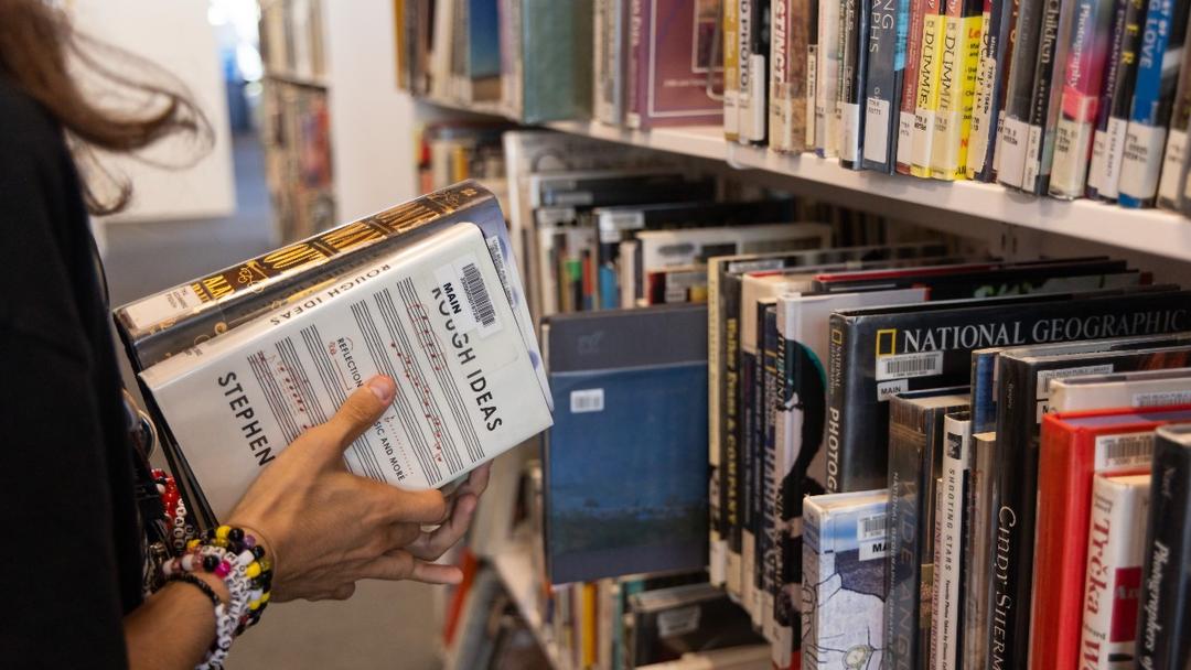 Study: US Pleasure Reading Drops 40% Over Two Decades