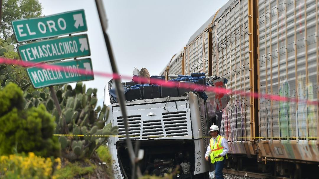 Train Crashes Into Bus in Mexico, Killing 10 and Injuring Over 60
