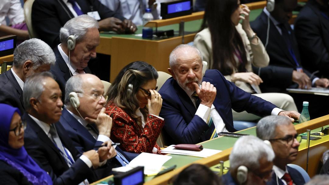 Trump Warns Brazil 'Will Fail' Without US, Announces Talks With Lula