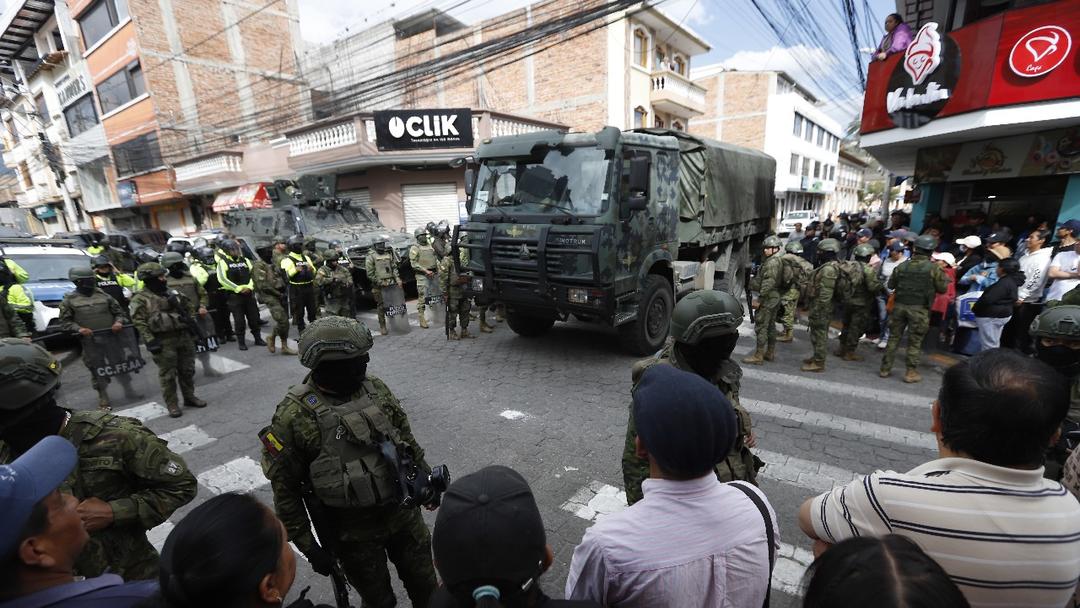 Ecuador: Attack Reported on Aid Convoy Carrying President, Foreign Diplomats