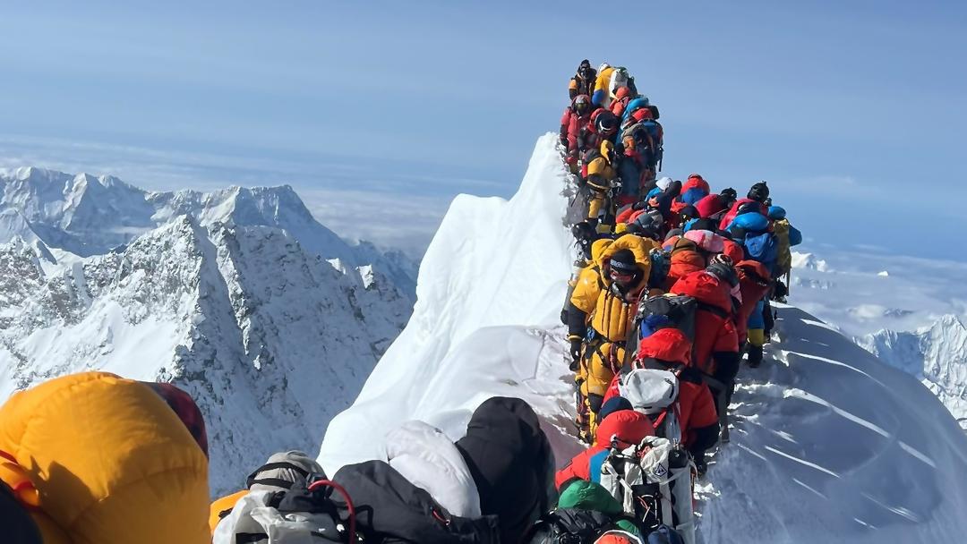 Hundreds of Trekkers Trapped on Blizzard-Struck Mount Everest