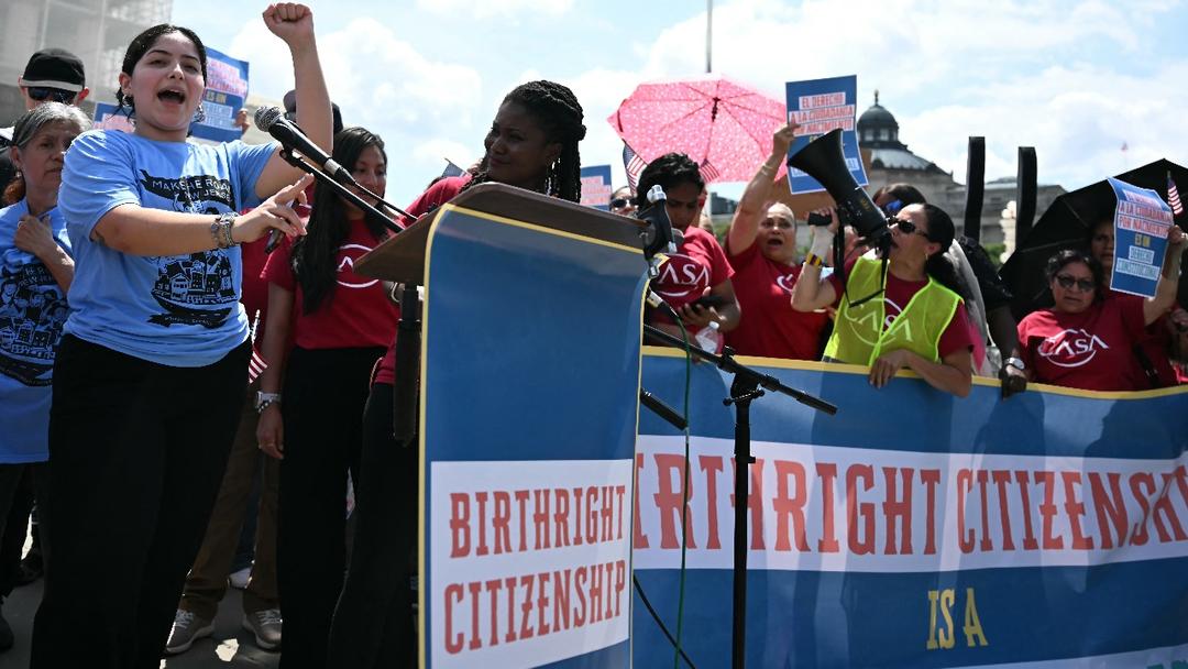 Court Blocks Trump's Birthright Citizenship Order