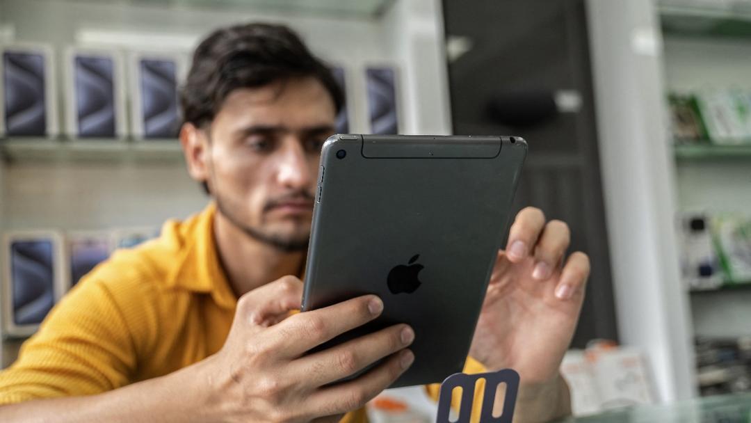 Taliban Restricts Facebook, Instagram, Snapchat in Afghanistan