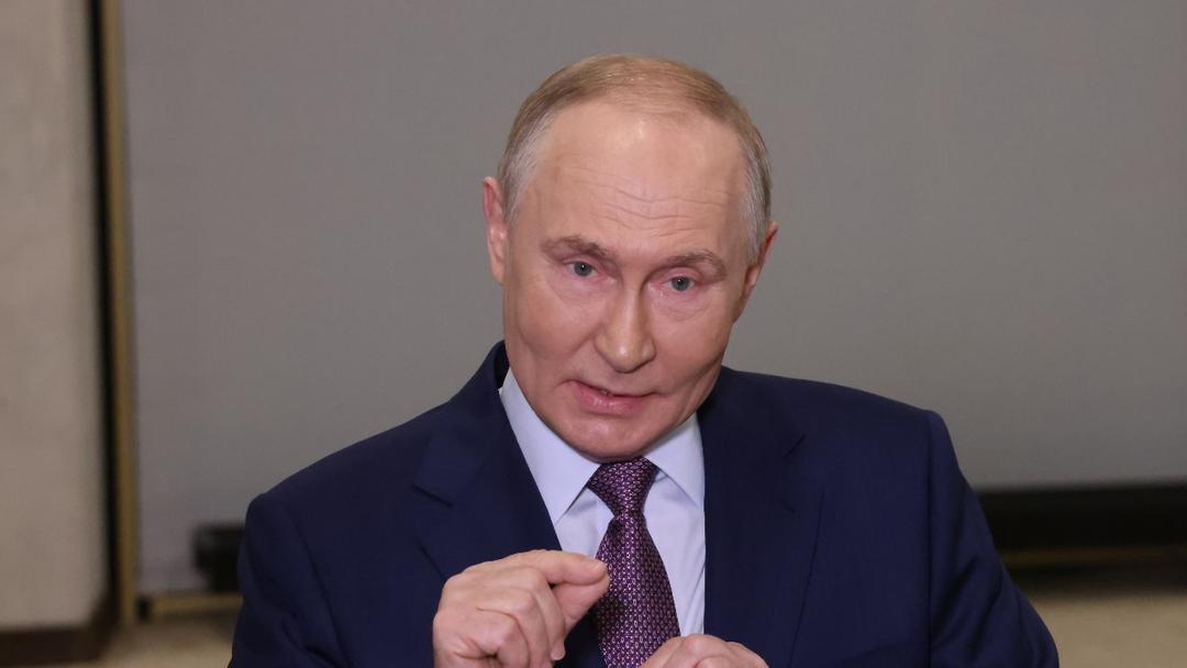 Putin Reacts to US Sanctions on Russian Energy Firms