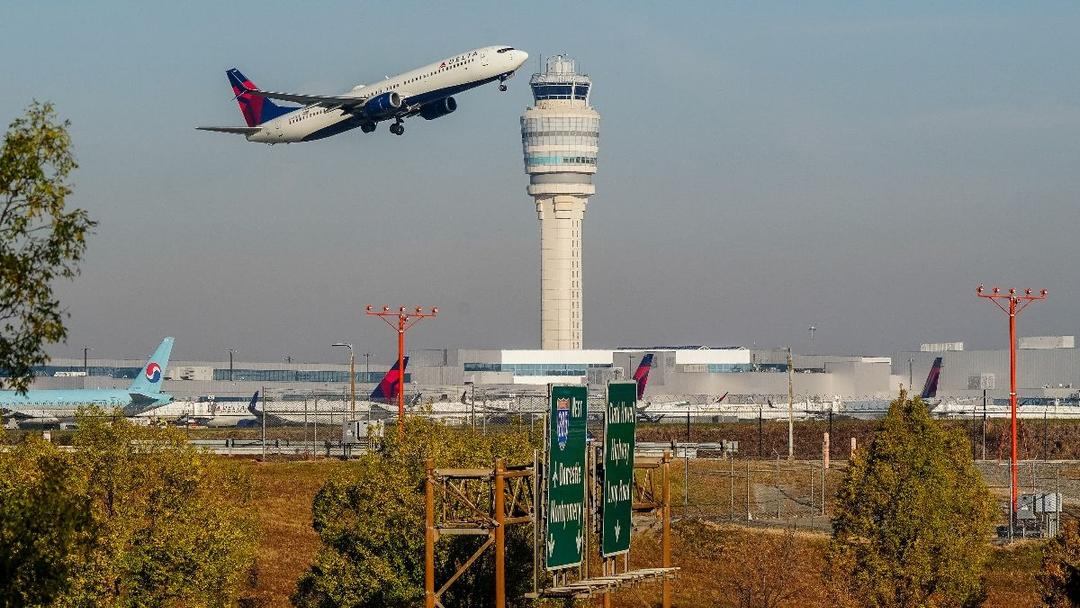 Trump Threatens Air Traffic Controllers Over Shutdown Absences