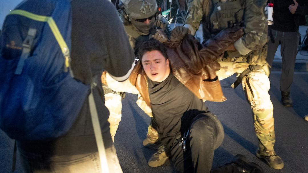 Judge Orders Release of 615 People From Chicago Immigration Sweep